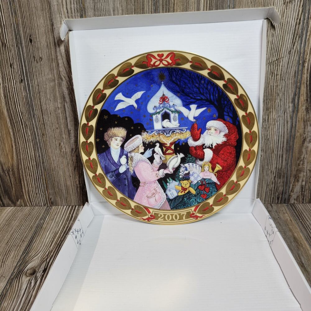 Royal Copenhagen 2007 Hearts of Christmas Plate Dove of My Heart Hans H Hansen